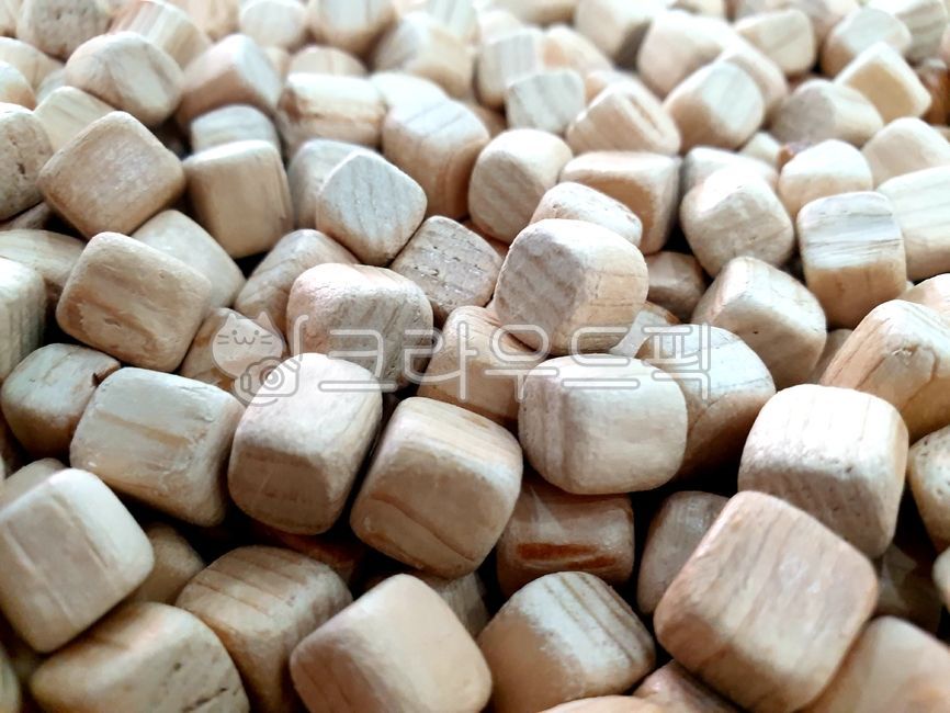 square,cypress tree,piece,tree,debris,decomposition,Cypress wood carving,wood carving