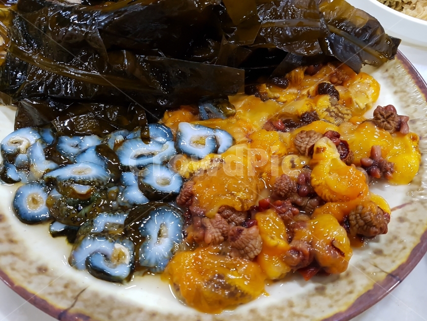 음식,요리,식사,미역,해삼,멍게, 푸드,맛있는,신선한,싱싱한,건강한,점심,저녁,야채,배경,바탕,맛,맛좋은,레스토랑,먹다,food,delicious,fresh,healthy,meat,dish,meal,lunch,dinner,gourmet,white,vegetable,background,tasty,green,plate,closeup,diet,salad,cuisine,asian,wooden,onion,thai,cooking,cook,restaurant,eat,Koreanfood,Koreafood,음식,식재료,요리,food,cook,meal,dishes,food reserves,수산물,해산물,fishery products,seafood