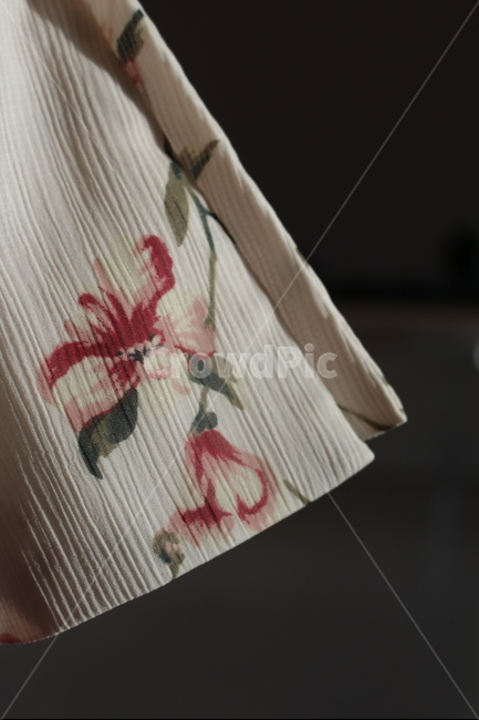 옷,블라우스,패턴,꽃무늬,질감,자연광,여성스러운,부드러운,섬세한,패션,패션스타일,의상,fashion,style