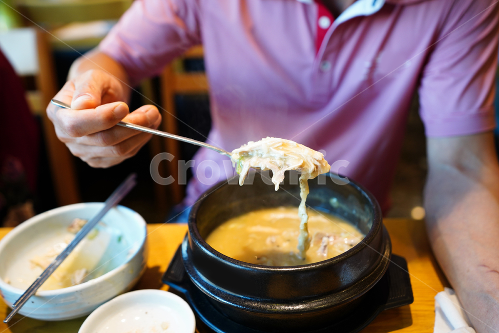 보양식,닭,탕,요리,삼계탕,국물,먹거리,음식,푸드,한식,뚝배기,건강,식사,음식,식재료,요리,food,cook,meal,dishes,food reserves,육류,고기,meat,한식,한국음식,한국요리,korean food,korean dishes,korean meal,korean cook