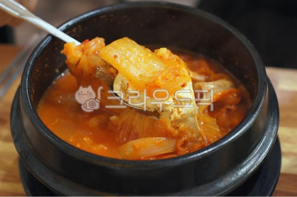 김치찌개,kimchistew,김치전골,kimchijjigae,spicystew,porkstew,meatstew,돼지김치찌개,음식,food,요리,플레이팅,foodpresentation,plating,한국음식,한국요리