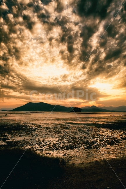 자연,풍경,풍경사진,태양,해,일몰,산,산맥,바다,만,갯벌,하늘,구름,nature,landscape,sun,sunset,mountain,sea,bay,sky,cloud,자연,풍경,nature,landscape,outdoors,옥외,dusk,황혼,dawn,새벽,red sky,붉은 하늘