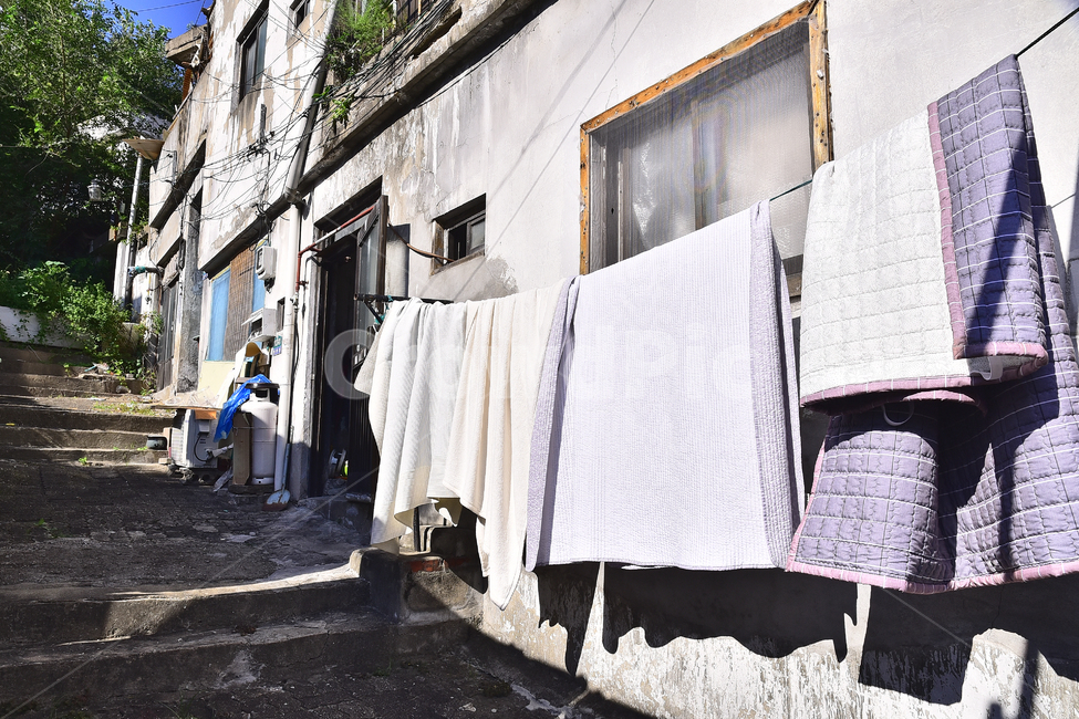 달동네,판자촌,재개발,집,하우스,부동산,철거지역,쓸쓸함,shantytowns,빨래,언덕,건물,poorhillsidevillage,가난,소외지역,외곽지역,변두리