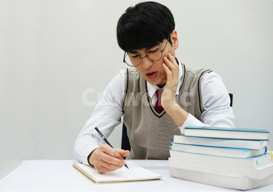 수능,교육,학생,교복,시험,강의,수업,고등학생,고3,남고생,남자고등학생,남고,수능시험,기말고사,중간고사,모의고사,exam,quiz,test,학업,공부,남자,남학생,사람,인물,인간,human,person,얼굴표정,facialexpression,face,남성,man,male,학교,education,learning,study,school,사람,인물,인간,human,person,얼굴표정,facial expression,face,남성,남자,man,male,감정표현,기분,feeling,emotion,교육,학교,공부,education,learning,study,school