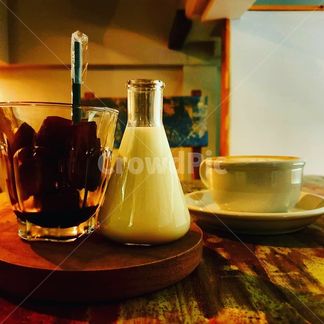 pottery,도기류,saucer,받침접시,카페,coffee,커피