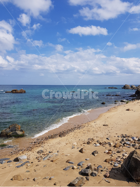 바다,강릉,동해,수평선,하늘,돌맹이,바위,구름,해변,horizon,eastsea,rock,sea,sky,cloud,gangneung,beach,sand,ocean,blue,beige,stone