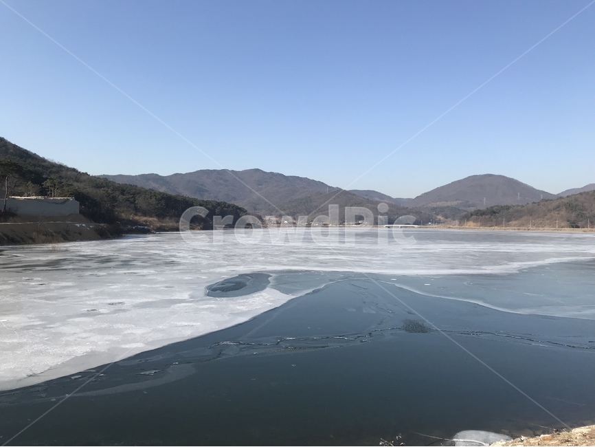 저수지,겨울,자연,풍경,호수,겨울,계절,winter,season,자연,풍경,nature,landscape,한국자연풍경,한국자연경관,korea nature landscape,outdoors,옥외,promontory,곶,mountain,산