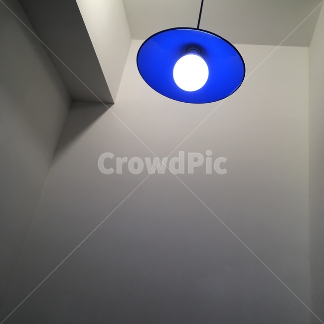 파랑,파란,색감,하얀,blue,white,전등,벽,전구,빛,차가움