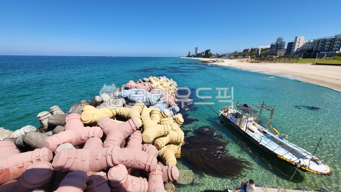 강원도,여름,해수욕장,자연,sea,korea,beach,바닷가,관광,명소,파도,경치,해변,계절,summer,season,nature,feeling,한국관광지,한국명소,강원도바다,바다,배경,여름휴가,ocean,모래,모래사장,강릉,강원도강릉,사근진해변,배,방파제,방조제,무지개방파제,breakwater,둑,seawall,강릉바다