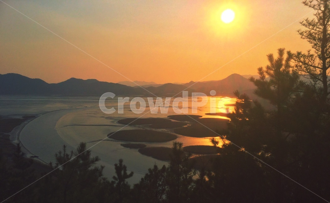 순천만,낙조,일몰,하늘,해,노을,산,갈대밭,풍경,배경,바탕,landscape,background,자연,풍경,nature,landscape,flare,플레어,light,빛,sunlight,햇빛,dusk,황혼,outdoors,옥외,sky,red sky,붉은 하늘,dawn,새벽,sunset