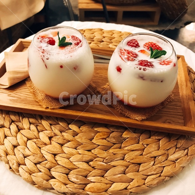 딸기라떼,음료,drink,카페음료,라떼,과일라떼,아이스라떼