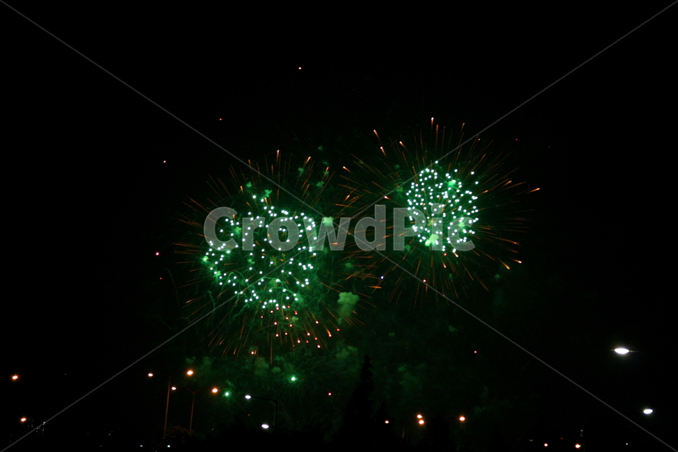 불꽃축제,불꽃놀이,축제,야경,불꽃,빛,야경,밤,풍경,nightscape,night,landscape,축제,행사,festival,carnival,event,nature,자연,outdoors,옥외,tree,나무,christmas tree,크리스마스 트리,ornament,장식,plant,식물