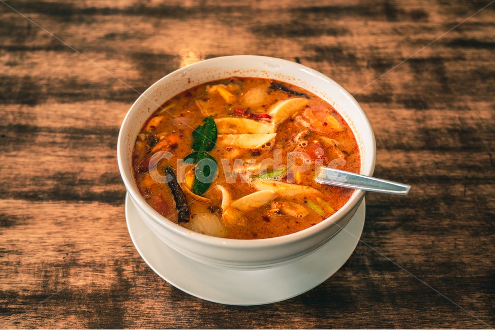 똠양꿍,똥양꿍,새우똠양꿍,새우,토마토,쉬림프,매콤한,새콤한,태국요리,태국음식,태국전통음식,해장음식,나무테이블,맛있는,음식,식재료,요리,food,cook,meal,dishes,food reserves