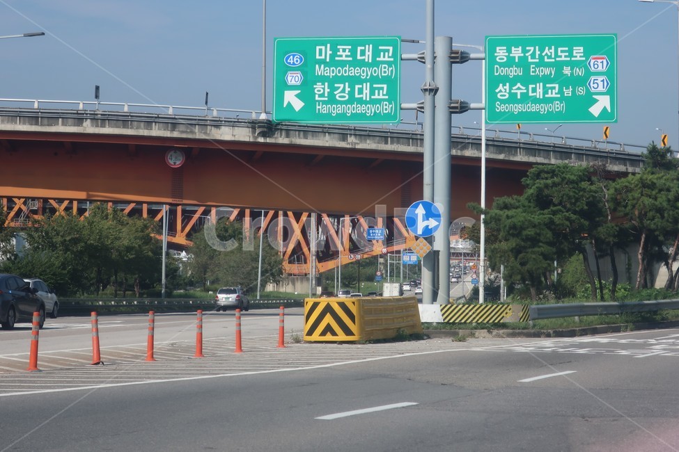 간선,도로,교통,안전,시설,탄력봉,완충,장치,표지판,이정표,차선