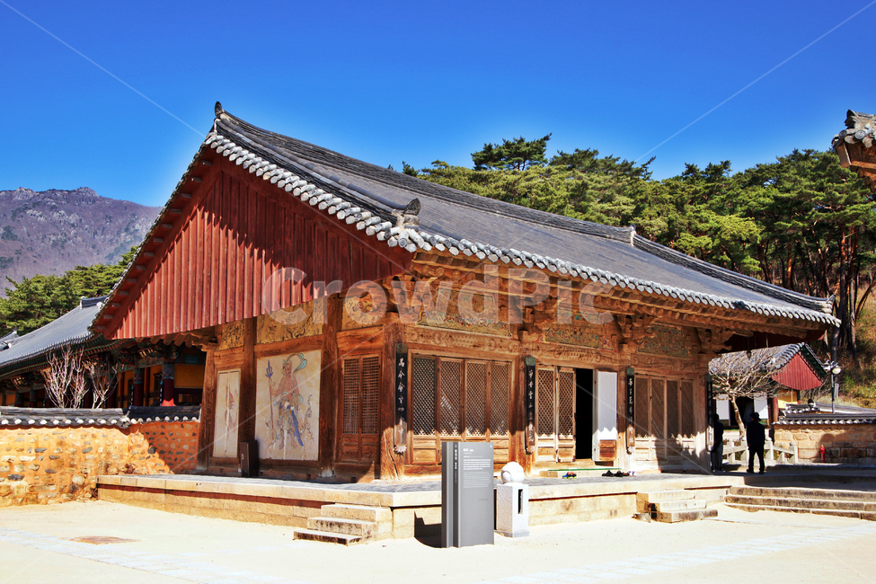 응진전,통도사,1677년,유형문화재제196호,양산,석가여래,미륵보살,제화갈라,나한전,유네스코세계문화유산,고건축,한국전통,한국문화,korean traditional,korean culture,종교,신앙,religion,belief,faith,건축물,건물외관,exterior,building,structure,architecture,construction