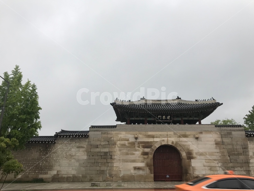경복궁,건춘문,흐림,koreantraditional,korean,seoul,서울,고궁,흐린하늘,cloud,gyeongbokgung,북촌,흐린경복궁,taxi,택시