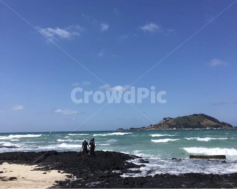 바다,자연,제주도,해수욕장,하늘,sea,nature,jejuisland,beach,sky,자연,풍경,nature,landscape,제주도,jeju,jeju island,사람,인물,인간,human,person,outdoors,옥외,water,물,ocean,대양,promontory,곶
