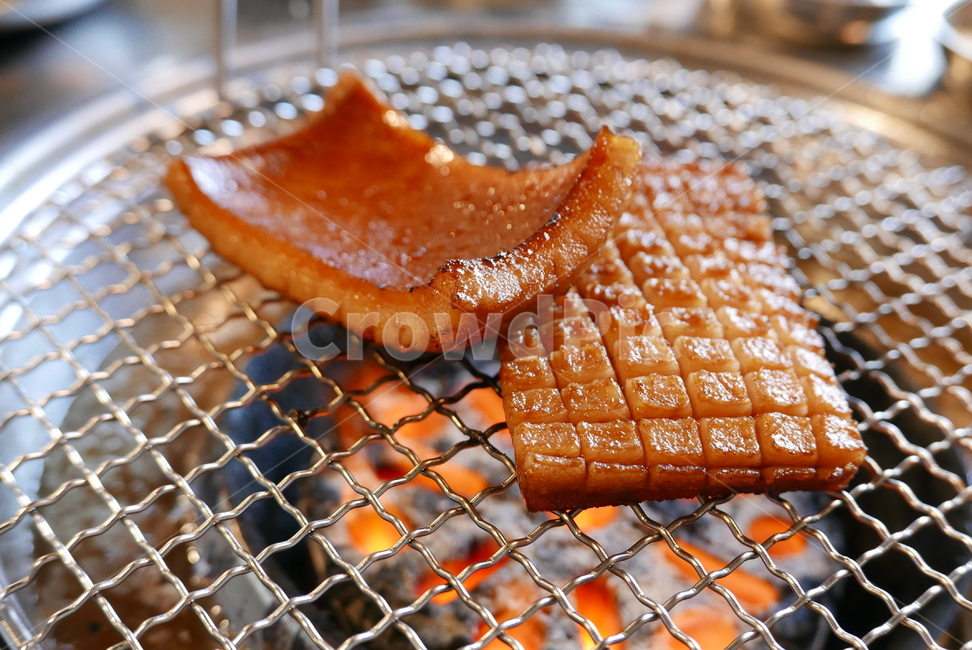 Collagen,meat,fire,pork rind,food,pig