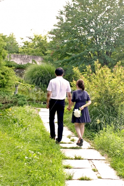 연출사진,데이트,연인,커플,결혼,감성사진,공원,스냅사진,웨딩,인물,따뜻함,행복함,배경,배경사진,풍경사진,평화로운,분위기,차분한,차분함,평화로움,scene,ambience,atmosphere,calm,peaceful,tranquil,still,background,사람,인물,인간,human,person,연인,커플,사랑,lover,couple,연출,컨셉,콘셉,direction,concept