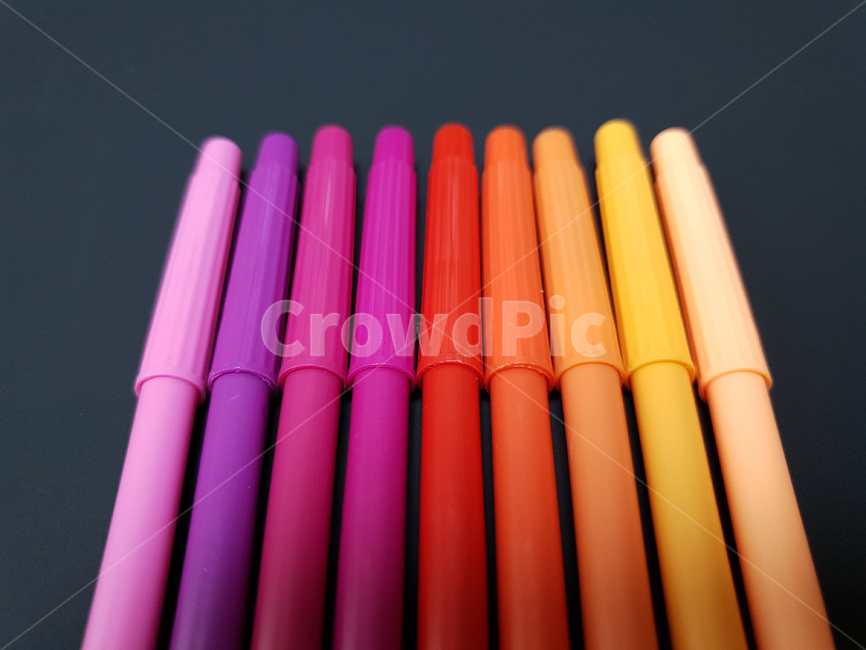 싸인펜,색감,색상,붉은계열,푸른계열,문구류,색채,미술,필기류,학용품,color,red,blue,green,purple,pink,검은배경