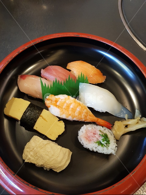 스시,초밥,일본음식,생선초밥,계란초밥,음식사진,먹스타그램,오늘의메뉴,맛집,맛집추천,음식기록,일상기록,푸드스타그램,음식스타그램,미식,한끼식사,외식메뉴,집밥,요리사진,플레이팅,푸짐한한상,맛있는한끼,식사시간,맛집투어,먹방,식단관리,야식,점심메뉴,저녁메뉴,간식타임,푸드사진,일상공유,음식취향,한식양식,음식,식재료,요리,food,cook,meal,dishes,food reserves,수산물,해산물,fishery products,seafood,일식,일본음식,일본요리,Japanese food,Japanese dishes,Japanese meal,Japanese cook