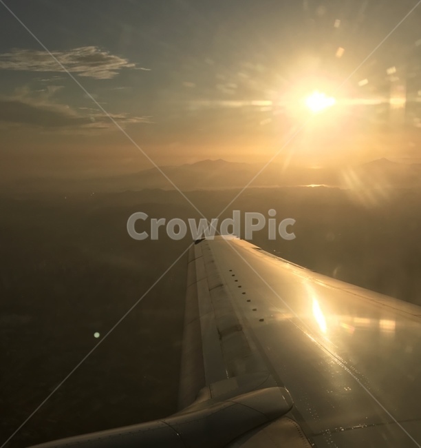 light,빛,flare,플레어,airplane,비행기,vehicle,차량,transportation,교통,aircraft,항공기,하늘위,구름