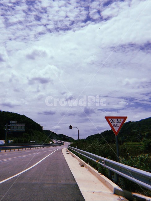 감성,양보,표지판,도로,구름