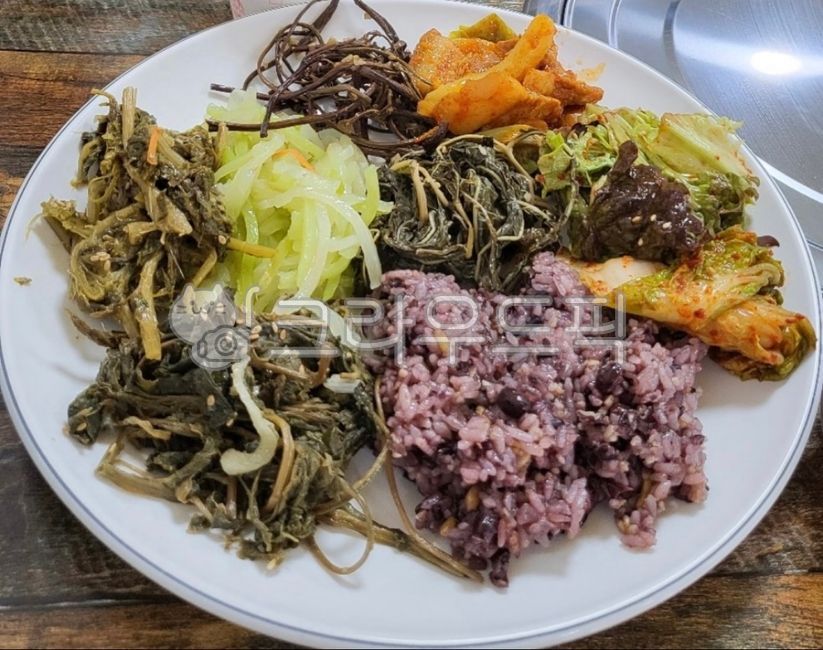 정월대보름오곡밥,대보름오곡밥,나물,모듬나물,오곡밥,잡곡밥,흑미,백미,쌀밥,쌀,밥,콩밥,콩,고사리,무나물,취나물,정월대보름,밥반찬,반찬,밥도둑,양념,볶음,나물볶음,정월대보름음식,대보름음식,음식,요리,식사,식재료,먹방,비빔밥재료,빕빔밥,food,dish,cook,meal,rice