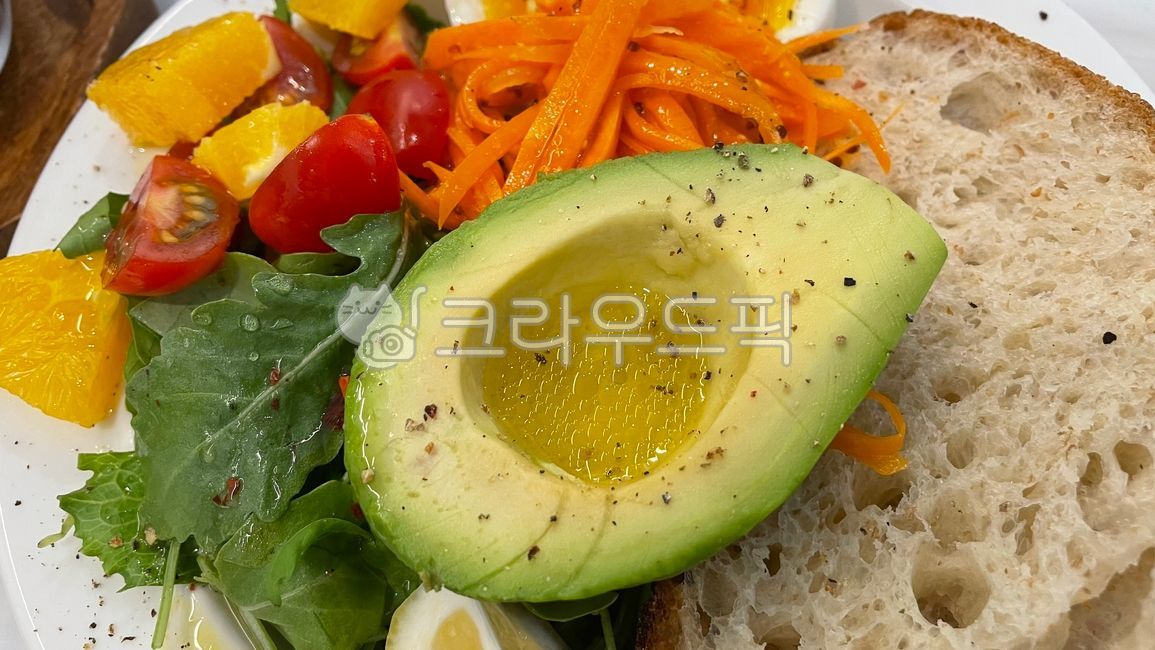 아보카도,샐러드,아보카도샐러드,올리브오일,avocado,food,음식,오렌지,토마토,당근,orange,tomato,carrot,salad,avocadosalad,브런치,brunch,야채,채소,vegetable,breakfast,브렉퍼스트