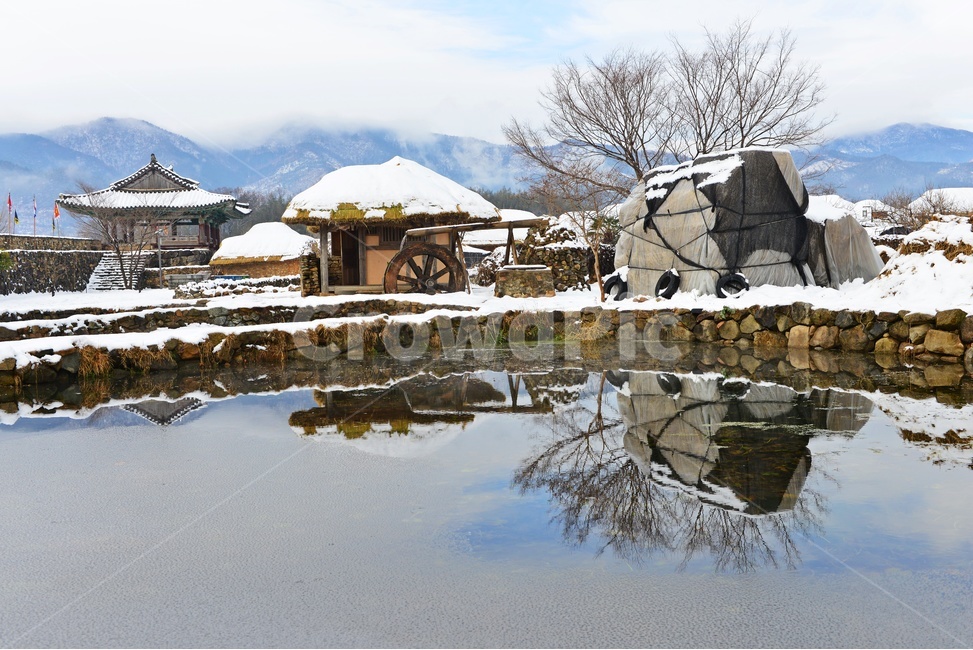 연못,반영,전남,순천,낙안읍성,민속마을,낙안읍성민속마을,운해,설경,낙안읍성설경,겨울,계절,초가집,초가지붕,담장,돌담장,rural,농촌,building,건물,ice,빙,nature,자연,outdoors,옥외,scenery,풍경,landscape,경치,mountain,산,겨울,계절,winter,season,시골,마을,풍경,landscape,country,rural,town,한국전통,한국문화,korean traditional,korean culture