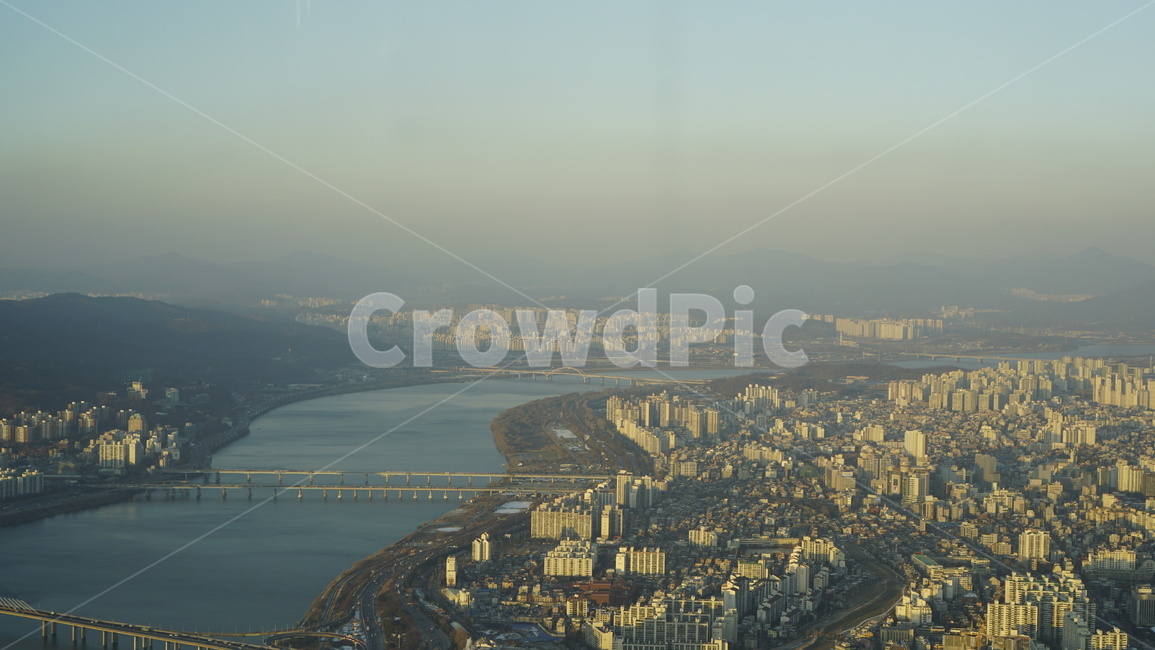 outdoors,옥외,landscape,경치,풍경,scenery,자연,nature,aerialview,조감도,중국,미세먼지,바이러스,기관지,공기,청정,우환,폐렴,극한,상황,스모그,마스크,위생,건강,병,먼지,환절기,전염병,질병,의료,비염,예방,사회문제,헬스케어,황사,호흡기,세균,초미세먼지,신종바이러스,코로나,코로나바이러스,공포,독감,감기,위험,도심속,도시,서울,한강,아파트,전경,시야,흐리다,공기청정,오후,낮,먹구름,생활,​,​경제,회사,부동산,빌딩,사업,비지니스,도시,풍경,city,landscape,한국도시풍경,한국도시경관,korea cityscape