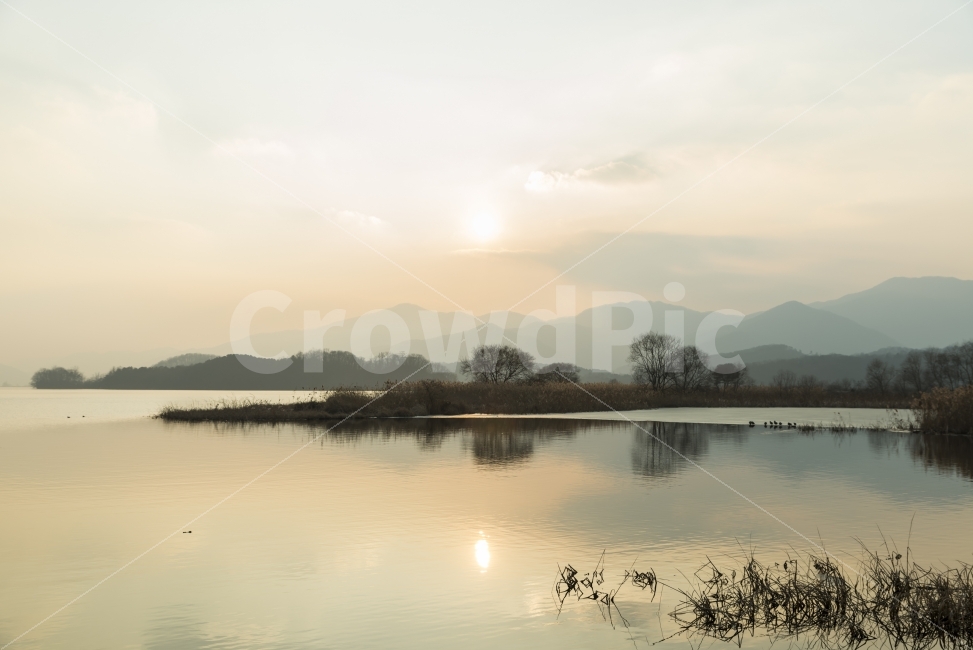 강,구름,하늘,강변,두물머리,양수리,배,해질녘,풍경,풍경사진,한강,river,boat,cloud,landscape,sky,석양,노을,sunset,배경,배경이미지,배경화면,바탕화면,background,자연,풍경,nature,landscape,water,물,outdoors,옥외