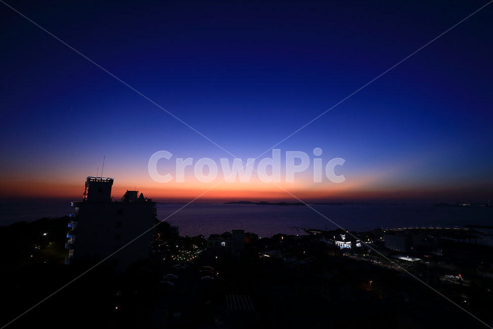 바다,노을,하늘,sunset,color,색,빨강,파랑,건물,야경,밤,풍경,nightscape,night,landscape,도시,city,nature,자연,outdoors,옥외,일몰,dawn,새벽,red sky,붉은 하늘,sky,dusk,황혼