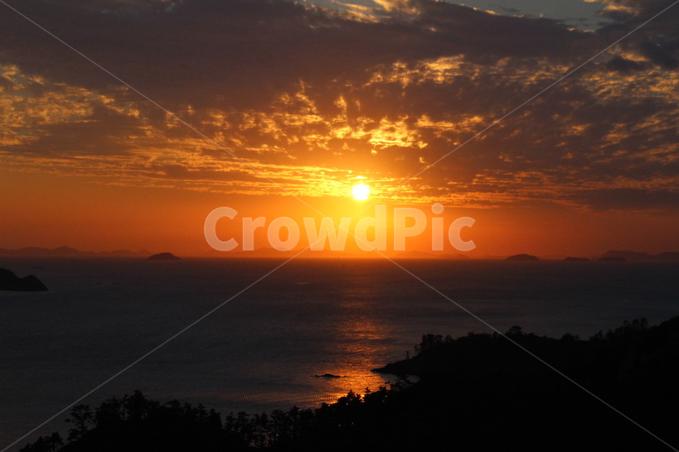 노을,바다,하늘,구름,일몰,sunset,sky,자연,풍경,nature,landscape,한국자연풍경,한국자연경관,korea nature landscape,sunlight,햇빛,outdoors,옥외,dawn,새벽,red sky,붉은 하늘,dusk,황혼,flare,플레어,light,빛