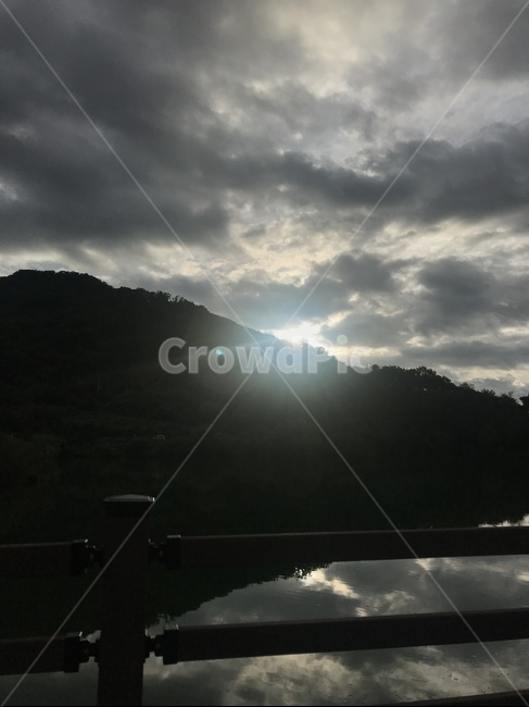 해질녘,노을,산중턱,지는해,구름,자연,풍경,nature,landscape,light,빛,flare,플레어
