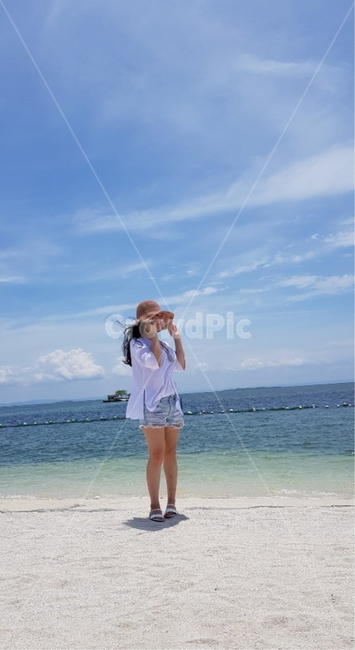 바다,여행,사람,여자,여름,해변,외국,여름,계절,summer,season,해변,바다,beach,sea,사람,인물,인간,human,person,여성,여자,woman,female,lady,shorts,반바지