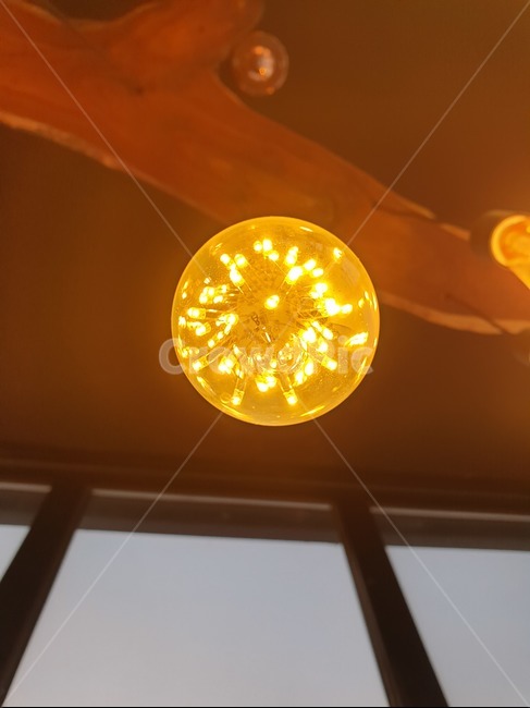 불빛,조명,빛,전구,전등,창문,저녁,카페,cafe,lightbulb,light,yellow,evening,lamp,lighting