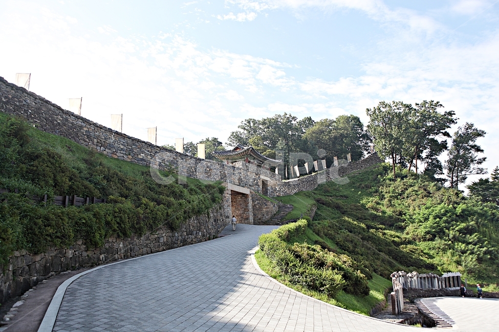 공주산성,성,산성,성곽,길,둘레길,숲,숲길,담,돌담,여름,풍경,벽,방어벽,흙담,식물,유네스코등제