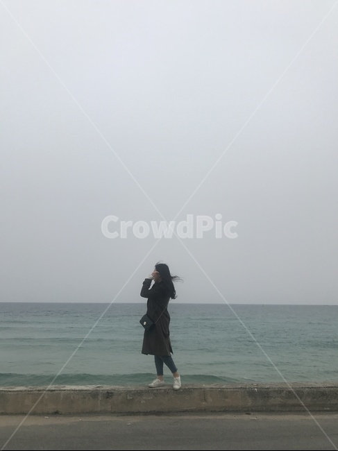 계절,인물,여성,여자,자연,옆테,바다,개인,평온,힐링,여행,색감,소녀,휴식,컨셉,콘셉,연출,감성,겨울,모래사장,하늘,하늘과바다,옆라인,human,rest,feeling,healing,concept,woman,lady