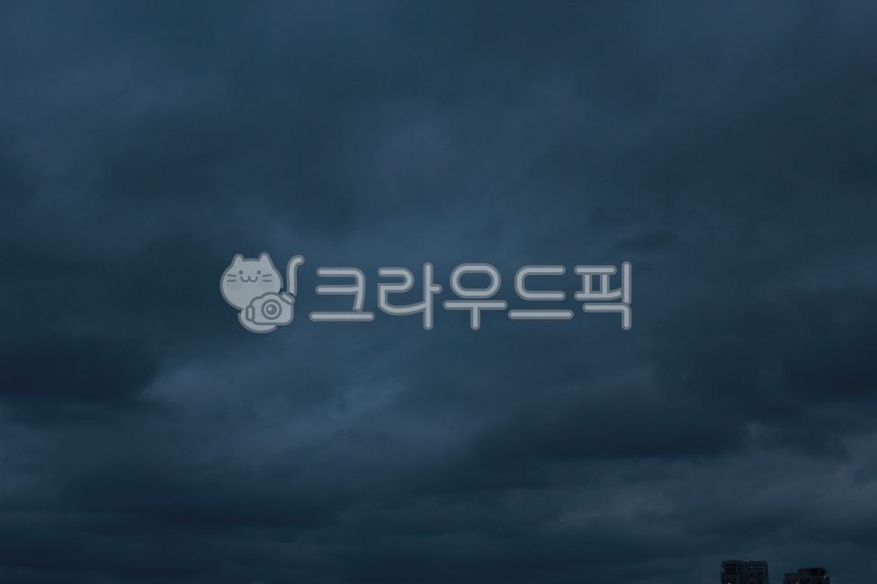 sky,cloud,cloud background,sky background,background,skybackgroun,dawn,cloudbackground