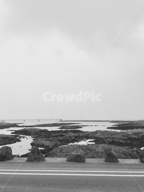 흑백,제주도,해변,해변도로,돌,자연,풍경,nature,landscape,한국자연풍경,한국자연경관,korea nature landscape,제주도,jeju,jeju island,흑백,모노톤,monochrome,black and white,outdoors,옥외,land,땅