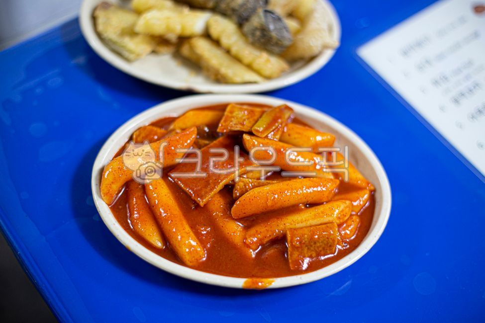 snack,fried food,rice cake,chili powder,Fish cake,Korean food,tteokbokki,chili pepper paste,sauce,snack bar,food