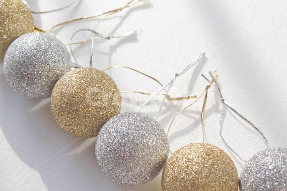 nine,Christmas,string,yellow,winter,white background,gold,Ornament,prop,season,decoration,golden ball,gold ball,Golden,Merry Christmas,close up,cheek,silver ball,christmas,marble,Seasonal goods,glitter,shiny,silver,circle,thing,object