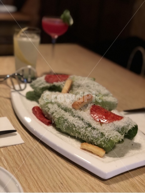 샐러드,풀,풀요리,칵테일,술,치즈,치즈샐러드,시저샐러드,시져샐러드