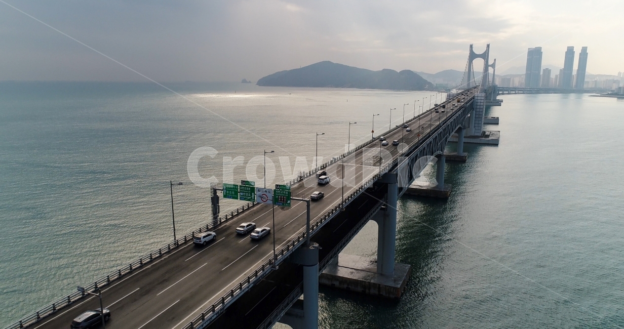 광안대교,바다,교통,자동차,상층,부산,다리,흐림,항공촬영,광안리,이기대,상행,하행,원활,한가한,교량,교통,교통수단,traffic,transportation,road,도로,freeway,고속 도로,bridge,building,건물