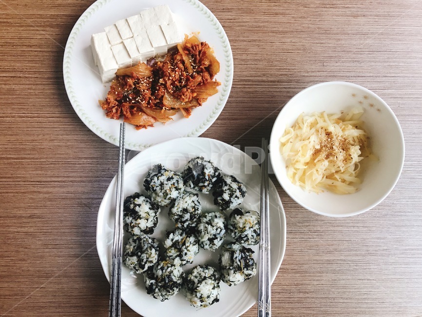 집밥,자취생,주먹밥,두부김치,감자채볶음,요리,cook,cooking