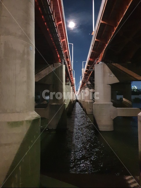 한강,다리밑,밤,야간,달,hanriver,moon