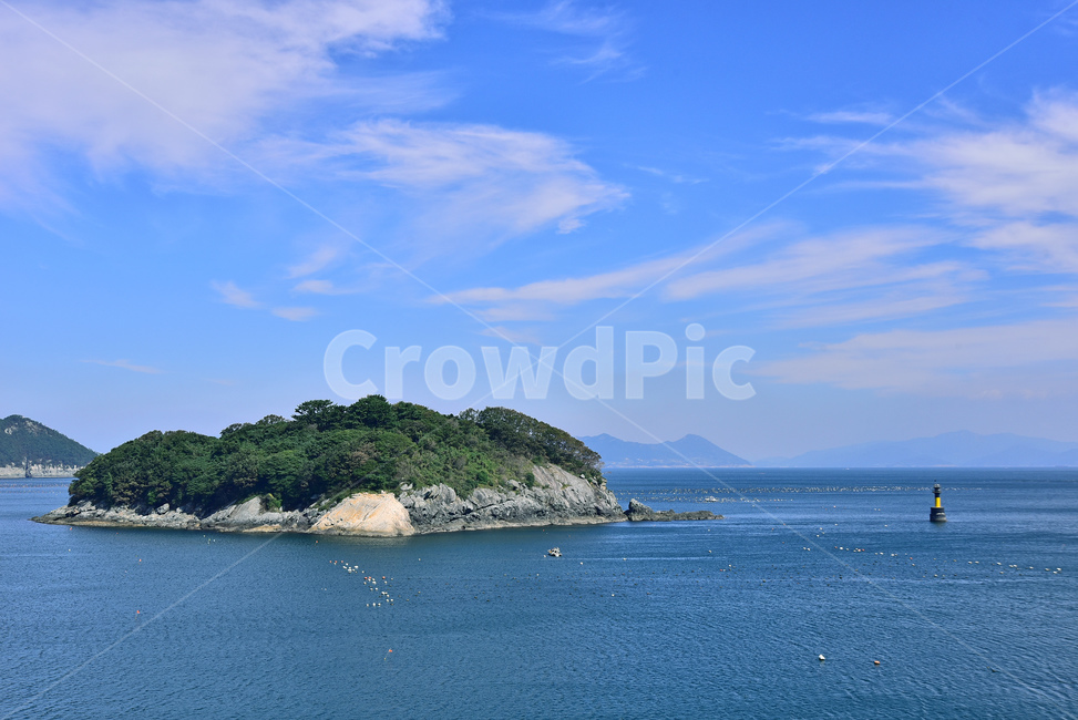 무인도,남해,water,물,ocean,대양,island,연안,섬,sea,바다,coast,해안선,shoreline,자연,land,땅,outdoors,옥외,nature,해상국립공원,푸른바다,하늘,구름,파랑색,블루톤,물결,배경,바탕,백그라운드,background,한국자연경관,무인등대,lighthouse,등대,풍경,자연,풍경,nature,landscape