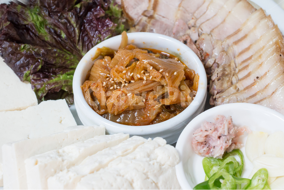 두부,보쌈,김치,볶음김치,새우젓,파,상추,한식,음식,외식,고기,돼지고기,수육,두부김치,맛있는,음식점,푸짐한,요리,음식,식재료,요리,food,cook,meal,dishes,food reserves,육류,고기,meat,한식,한국음식,한국요리,korean food,korean dishes,korean meal,korean cook