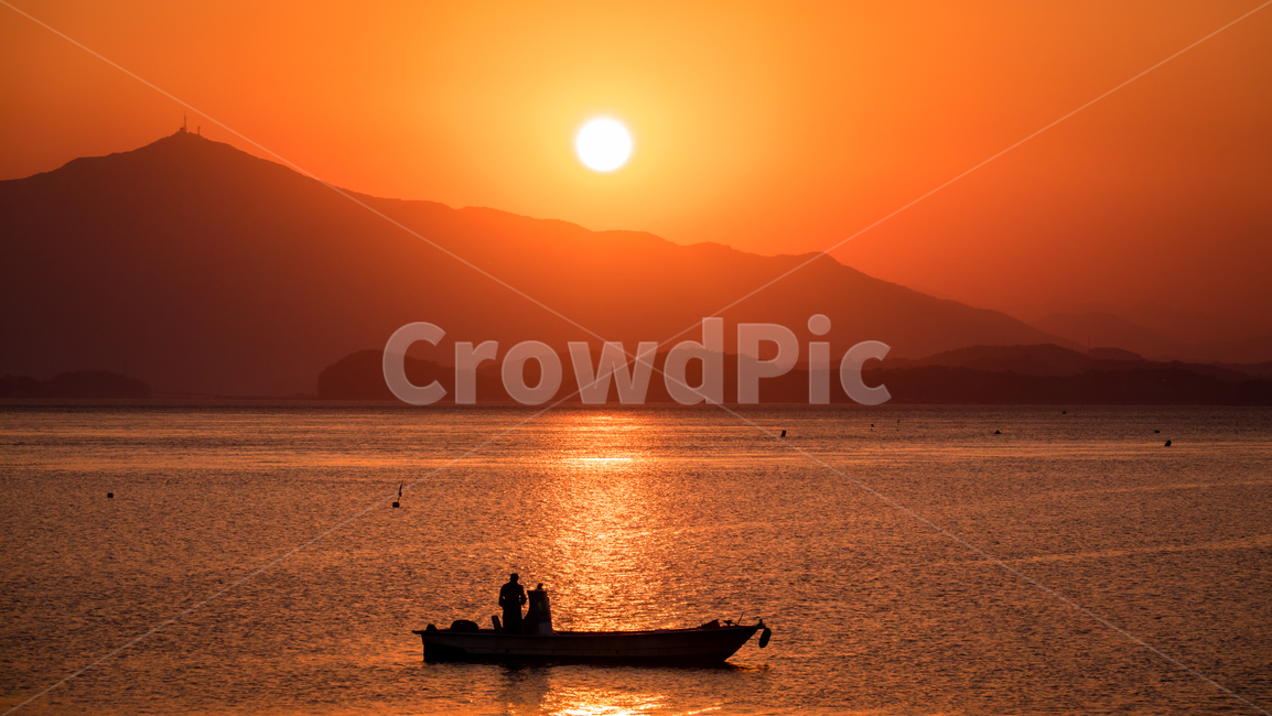 노을,일몰,해질녘,sunset,풍경,어부,어선,사천,바다,자연,풍경,nature,landscape,한국자연풍경,한국자연경관,korea nature landscape,어업,fishery,fishing industry,transportation,교통,watercraft,선박,vehicle,차량,human,인간,person,사람,outdoors,옥외